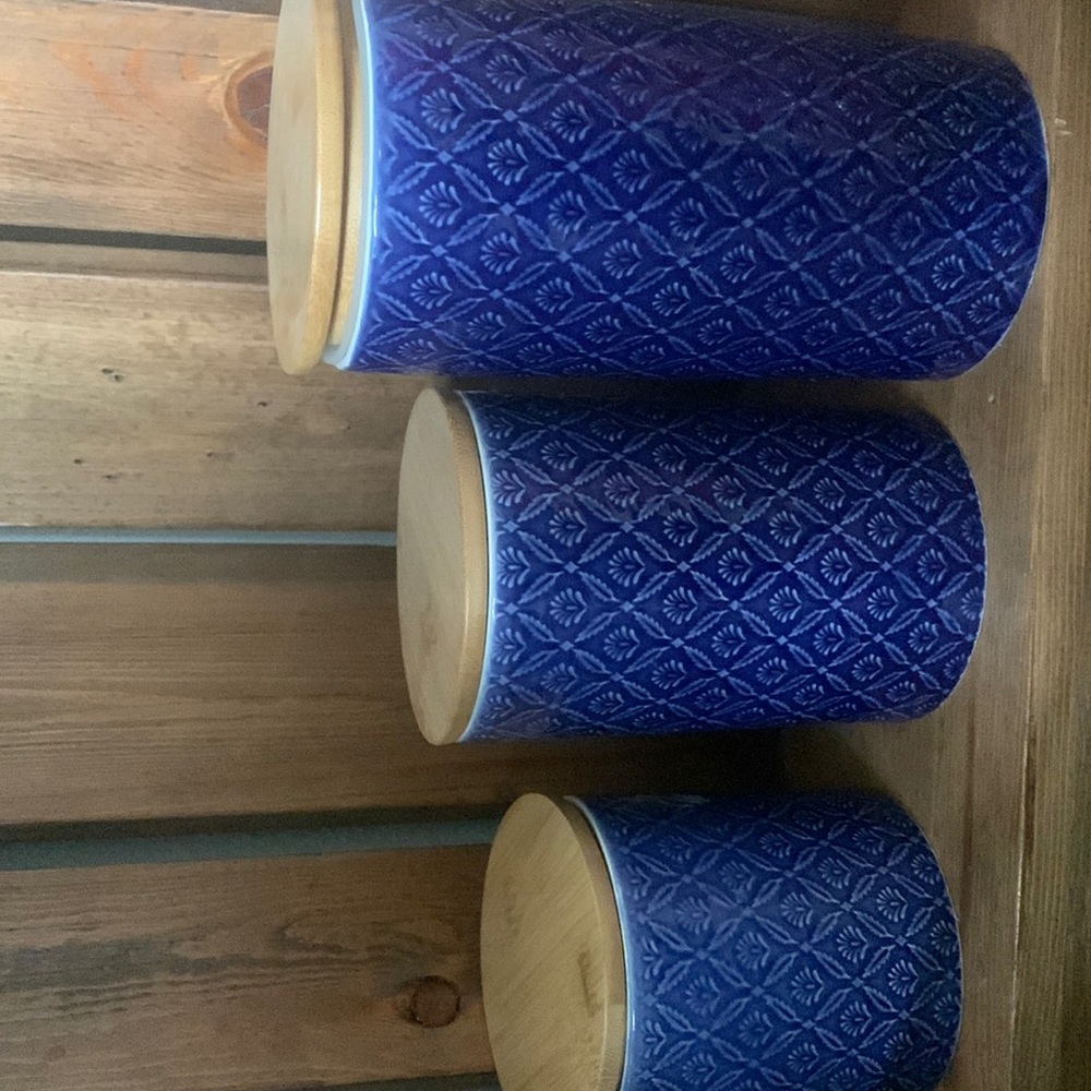 Pftzgraff 3 set canisters 4.5 in, 6.5 in, & 8.25 in